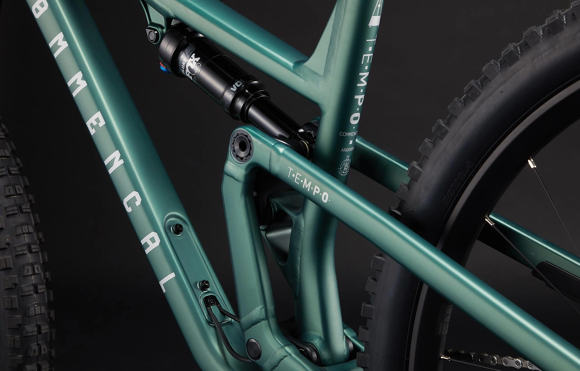 COMMENCAL T.E.M.P.O. ESSENTIAL METALLIC GREEN 11 COMMENCAL T.E.M.P.O. ESSENTIAL METALLIC GREEN – Image 9